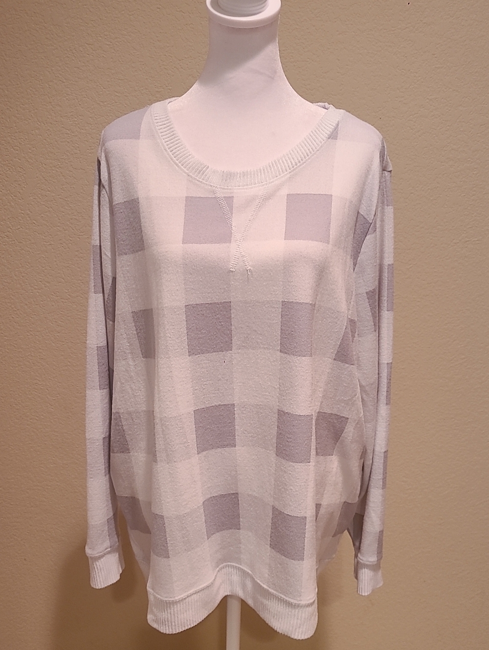 Emily Daniels in White and Light Gray Checkered Knit Sweater  Size 1X